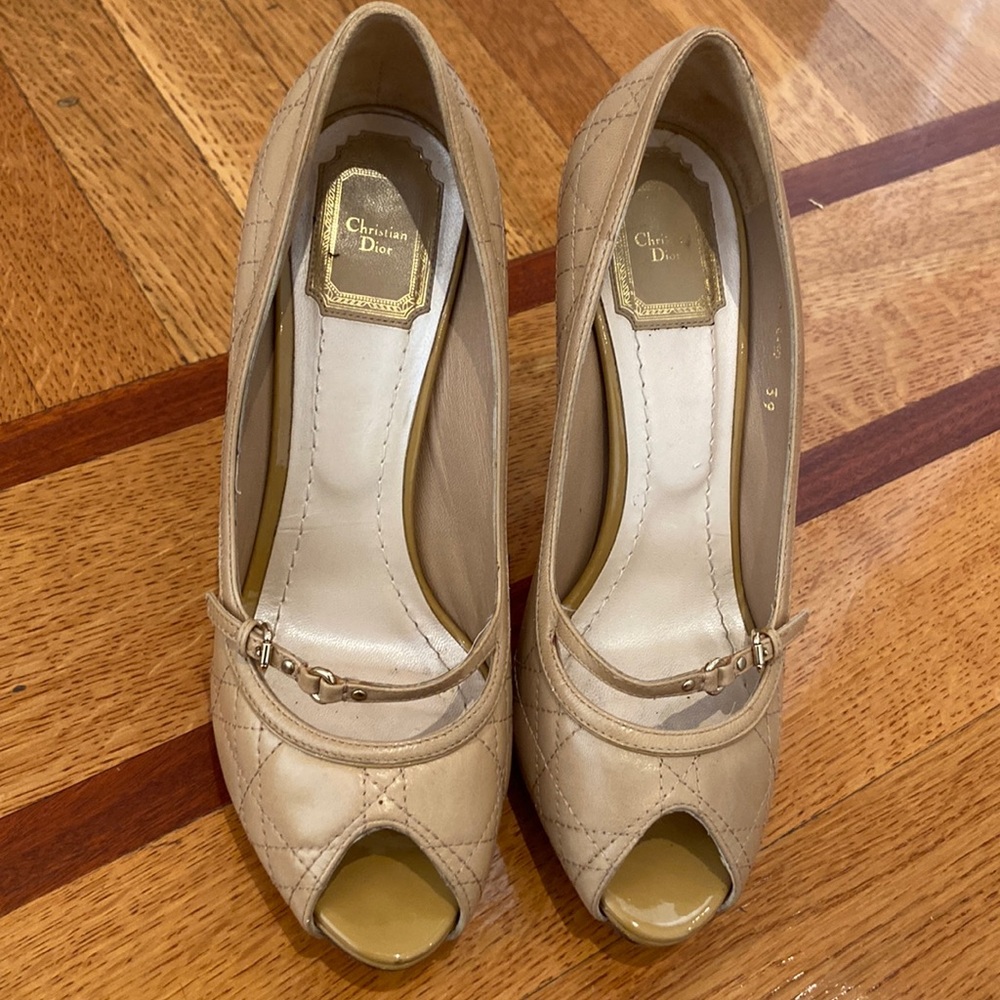 Christian Dior leather cross stitch taupe/tan pumps - Picture 2 of 7